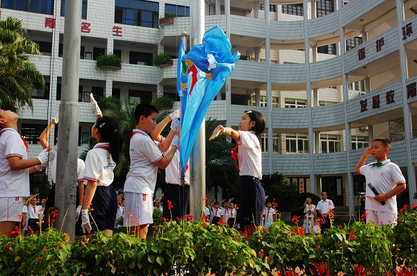 邵武市实验小学班旗飘飘
