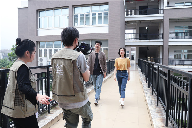 20190415 D栋天台奔跑花絮 苏曼雨摄.jpg 20190415 D栋天台奔跑花絮 苏曼雨摄.jpg